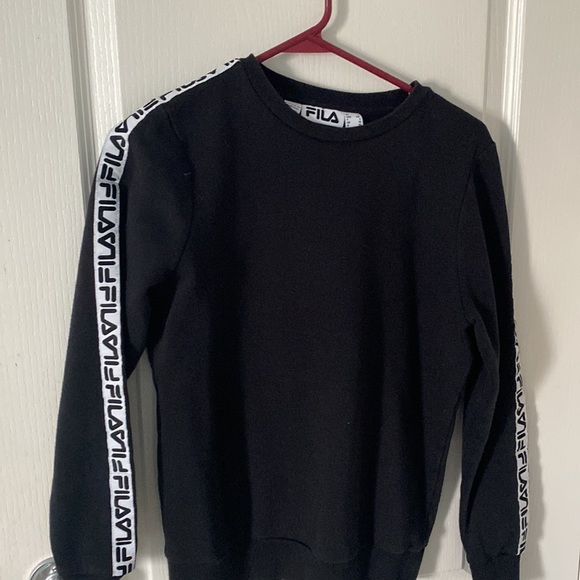 Lightly worn black FILA crewneck - Picture 3 of 3